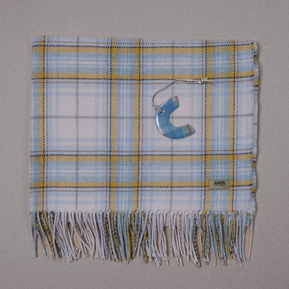 Willow Baby Blanket & Donina Stewart Letter Decoration