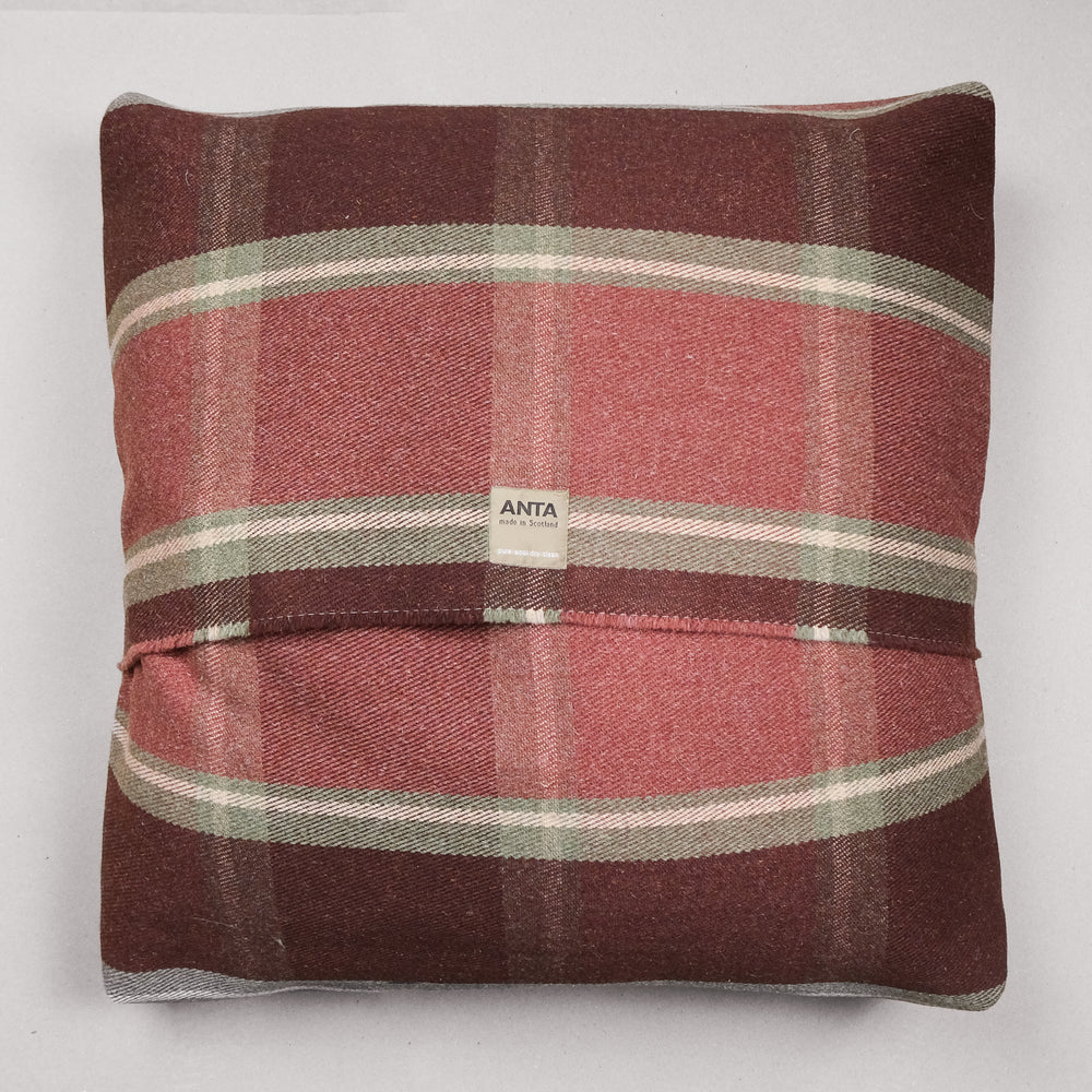 Dunvegan Pet Bed