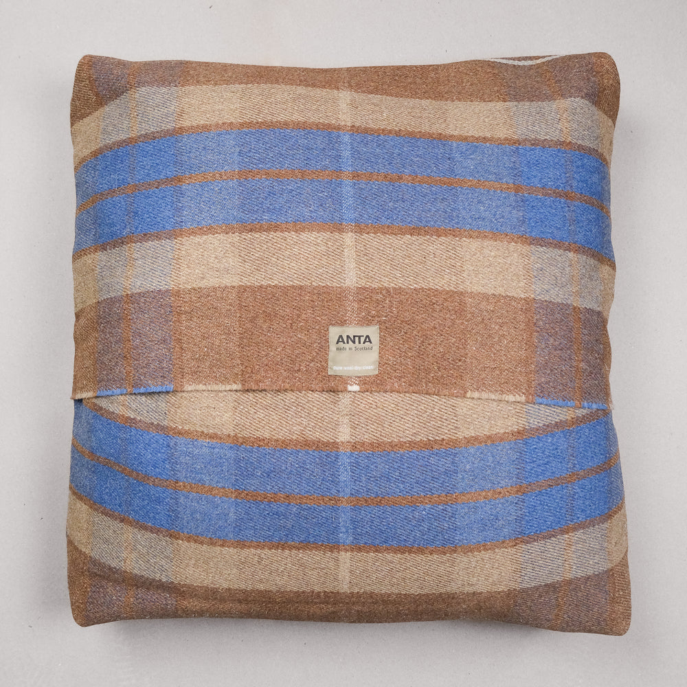 Jamie Fraser Pet Bed & Lead