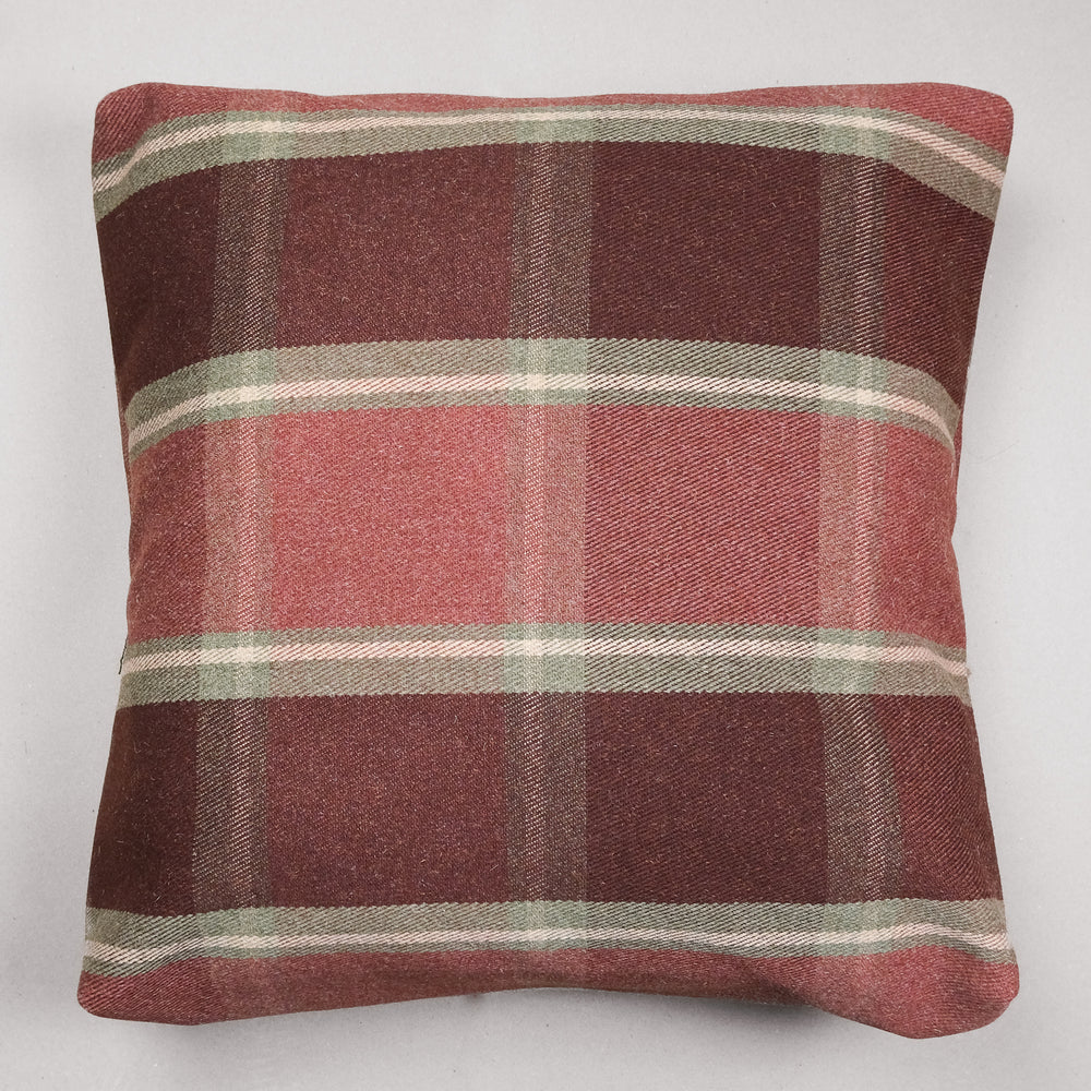 Dunvegan Pet Bed & Lead