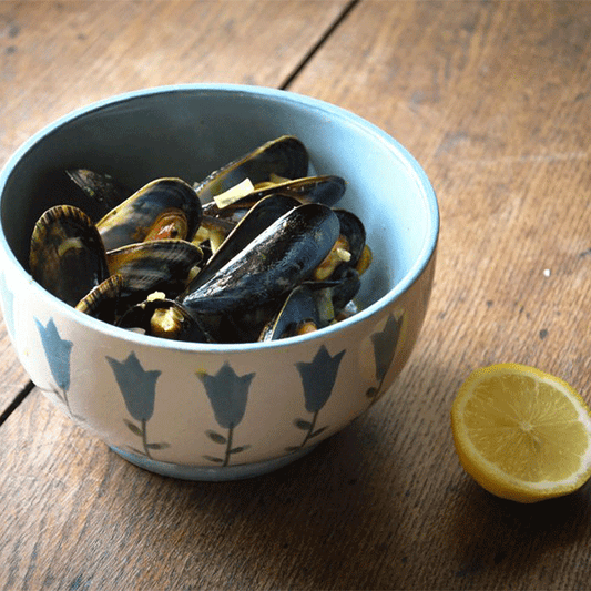 Curried Mussels with Leeks & White Wine