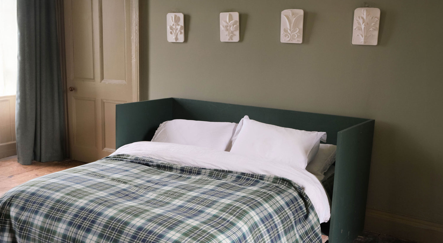 SALE THROWS & CUSHIONS