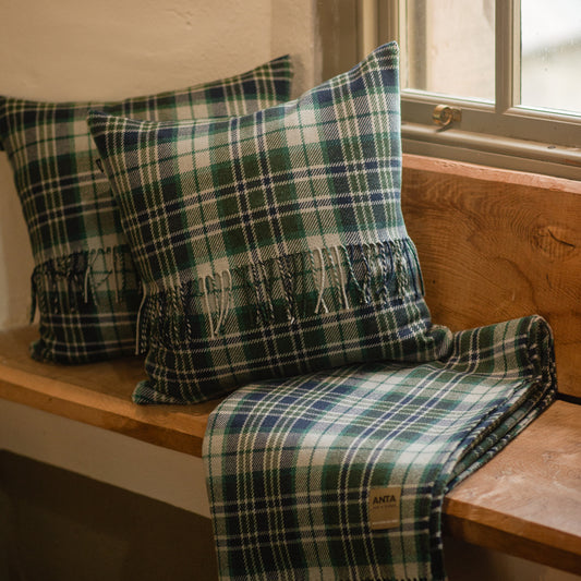 Alastair Stewart Throw & 2 Cushions