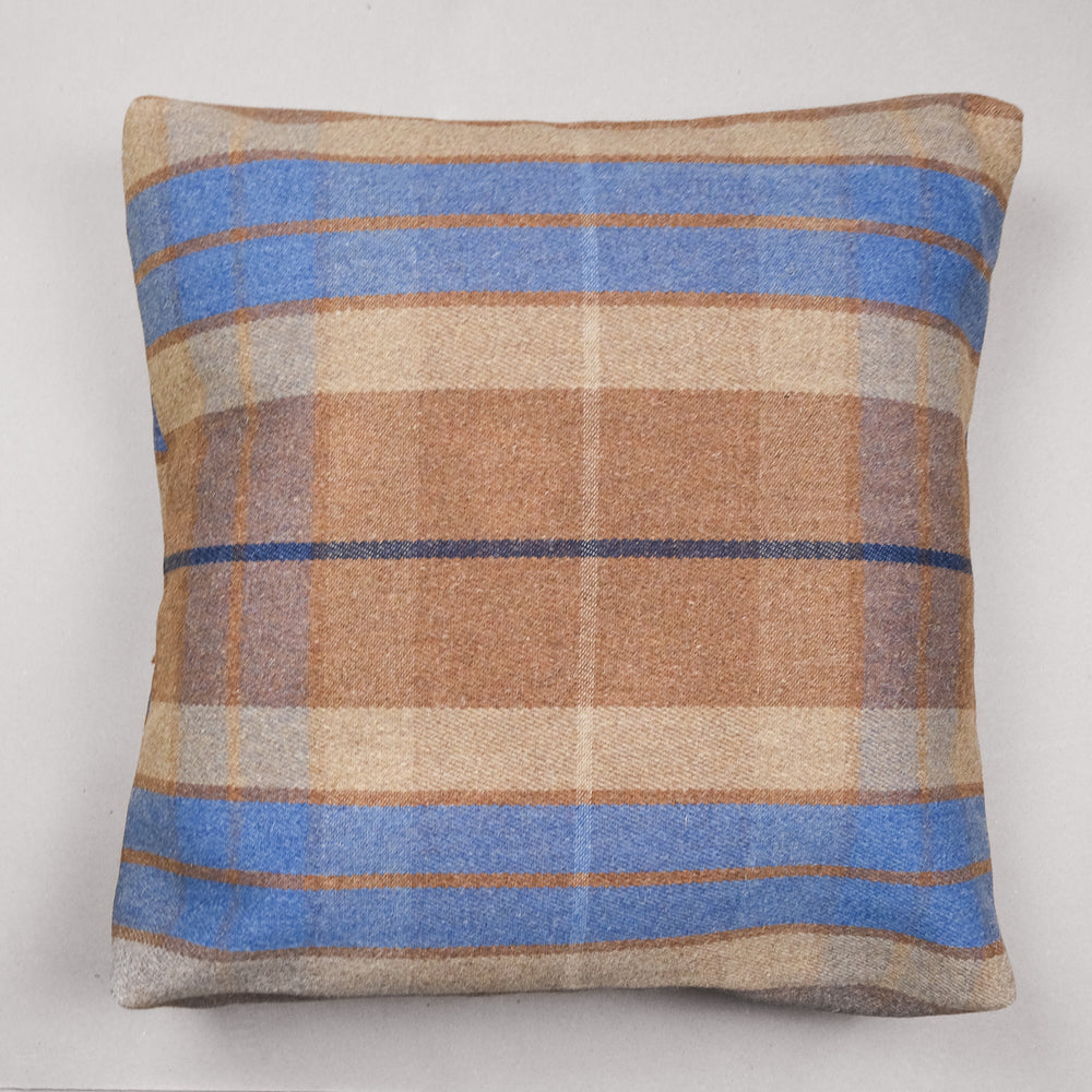 Jamie Fraser Pet Bed & Lead