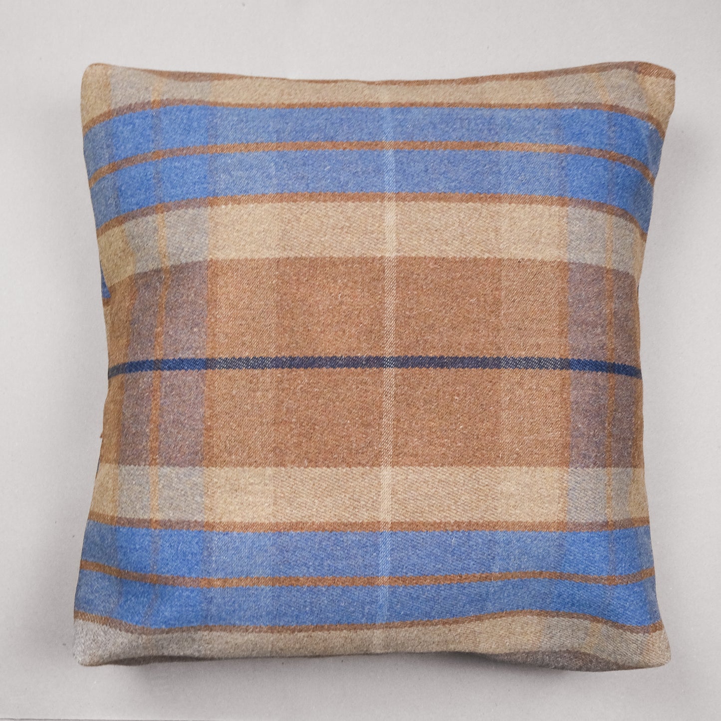 Jamie Fraser Pet Bed & Lead