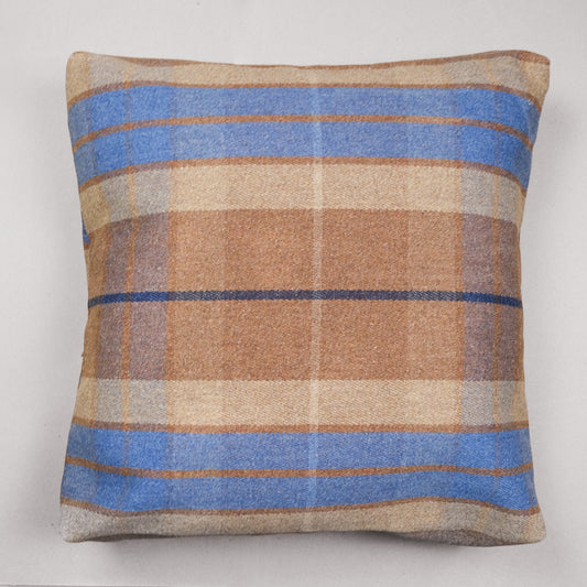 Jamie Fraser Pet Bed