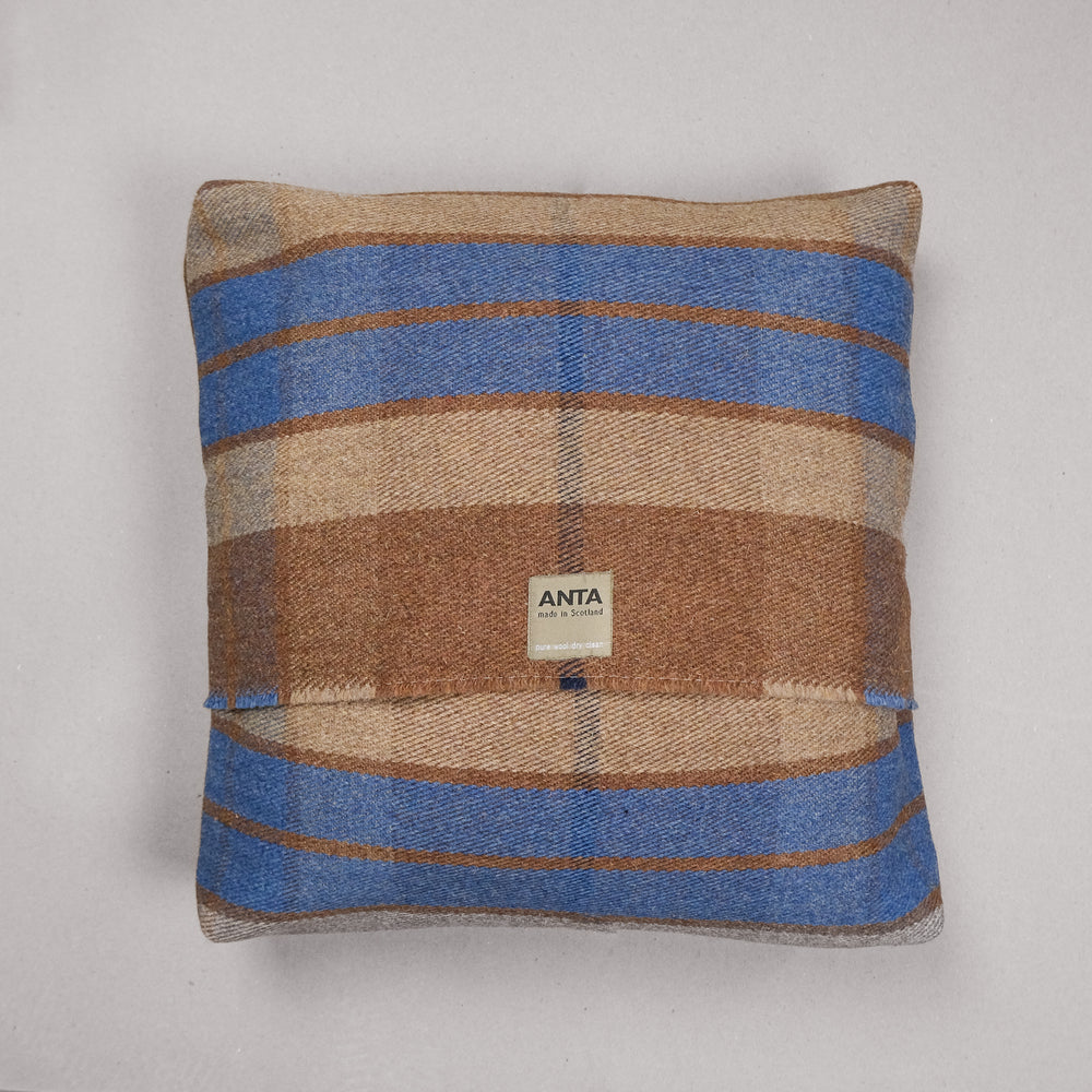 Jamie Fraser Pet Bed & Lead