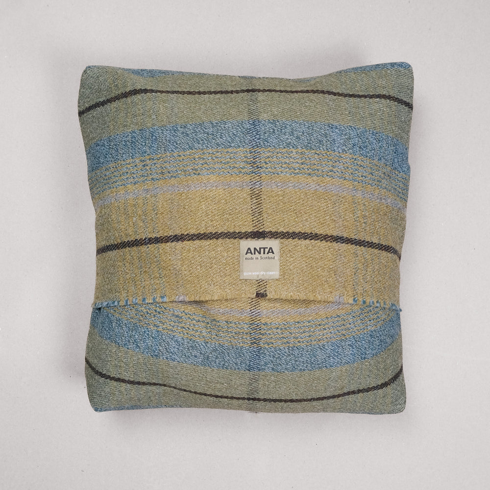 Duncan Macgillivray Pet Bed & Lead