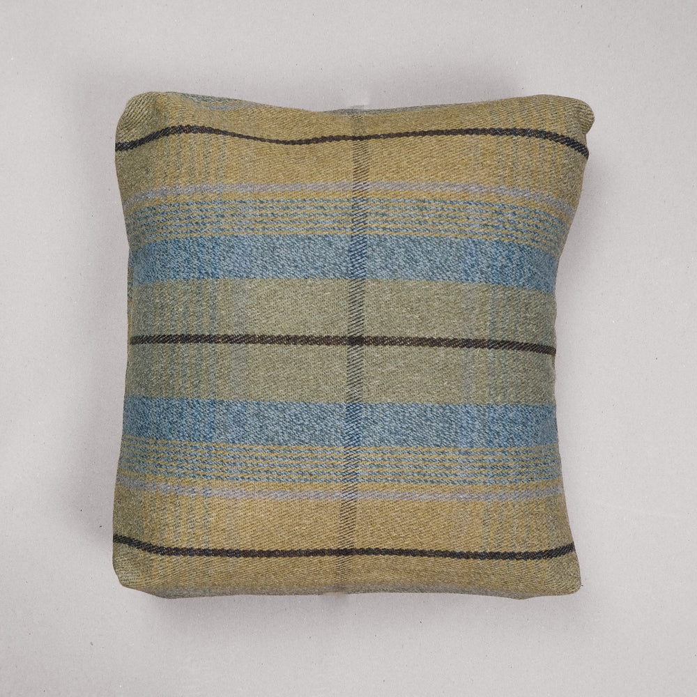 Duncan Macgillivray Pet Bed & Lead