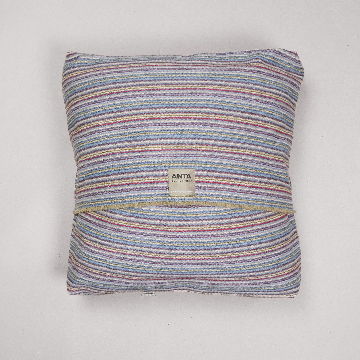 Colonsay Pet Bed & Lead