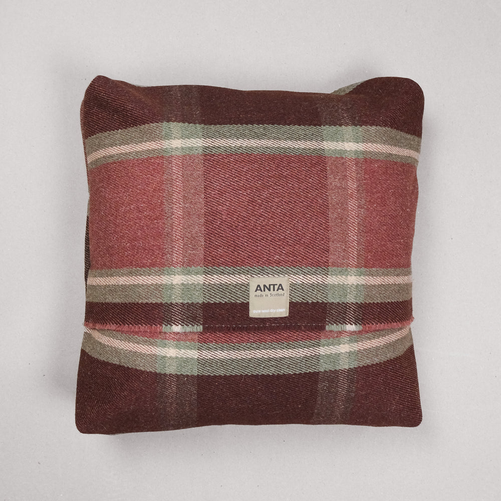 Dunvegan Pet Bed & Lead