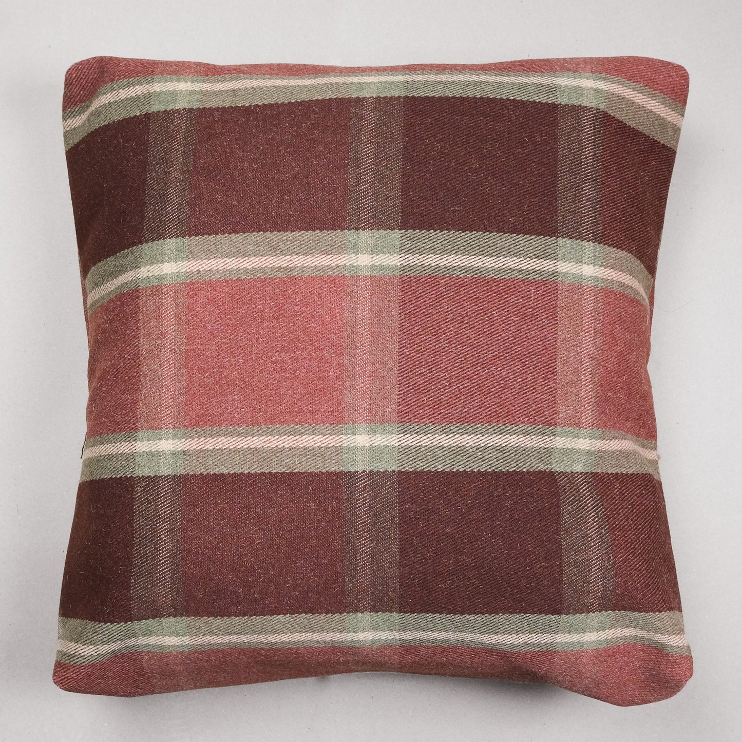 Dunvegan Pet Bed & Lead