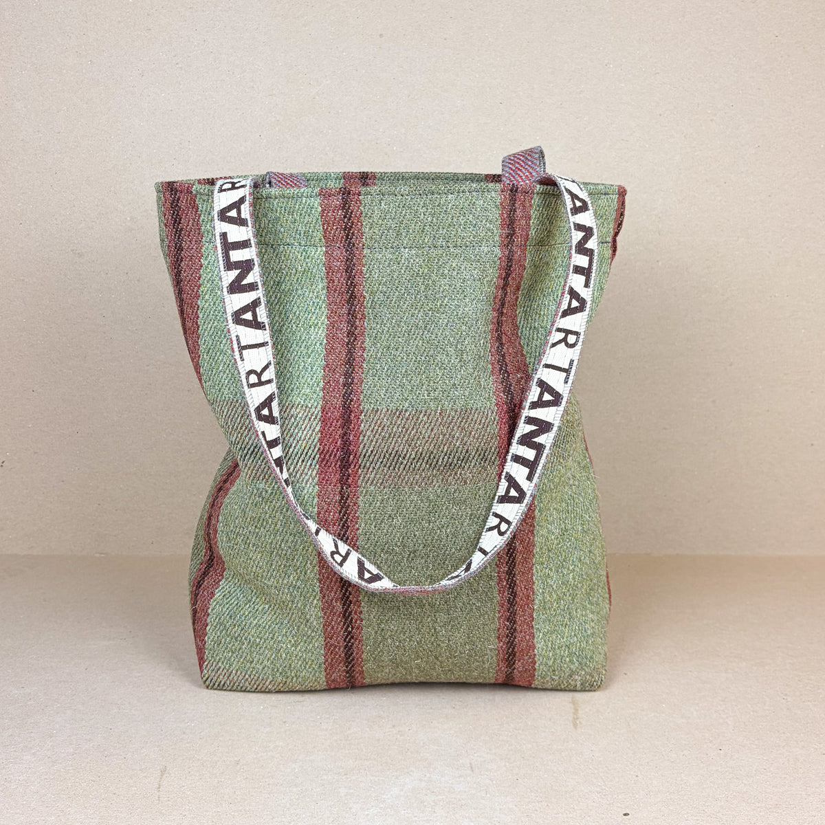 Moniak Carpet Bag